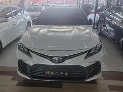 2023 Toyota Camry 2.0GVP Leading, белый — фото 2