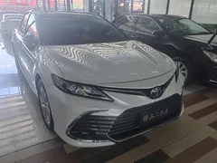 2023 Toyota Camry 2.0GVP Leading, белый — фото 3