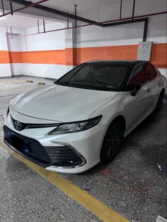 2023 Toyota Camry 2.5G Luxury, белый — фото 3