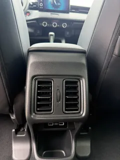 2023 Honda Vezel 1.5L CVT Tech, белый — фото 13