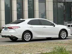 2023 Toyota Camry 2.0G Luxury, белый — фото 4