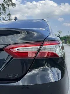2021 Toyota Camry 2.5G Luxury, чёрный — фото 10
