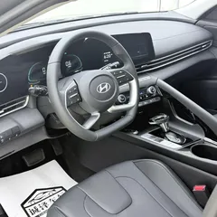 2023 Hyundai Elantra 1.5L CVT LUX Premium — фото 7