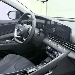2023 Hyundai Elantra 1.5L CVT LUX Premium — фото 9