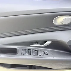 2023 Hyundai Elantra 1.5L CVT LUX Premium — фото 10