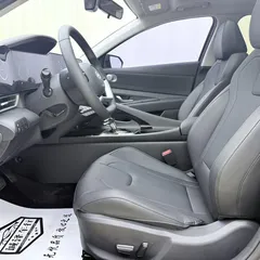 2023 Hyundai Elantra 1.5L CVT LUX Premium — фото 12
