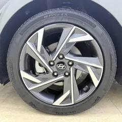 2023 Hyundai Elantra 1.5L CVT LUX Premium — фото 24