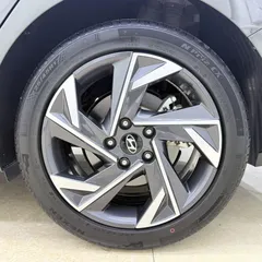 2023 Hyundai Elantra 1.5L CVT LUX Premium — фото 25