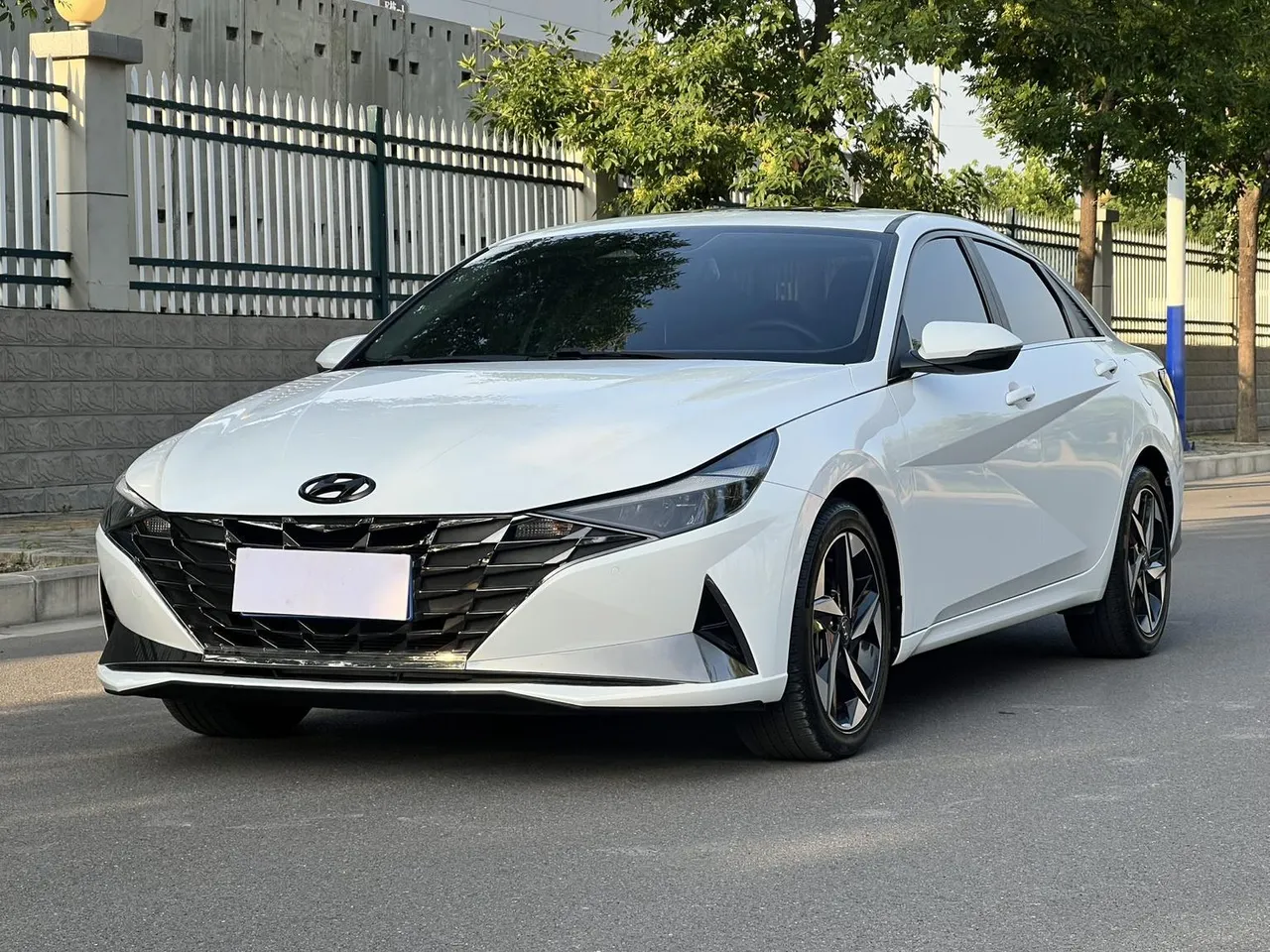2022 Hyundai Elantra 1.5L CVT LUX Premium