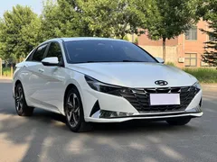 2022 Hyundai Elantra 1.5L CVT LUX Premium, белый — фото 3