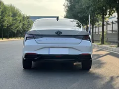 2022 Hyundai Elantra 1.5L CVT LUX Premium, белый — фото 5