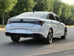 2022 Hyundai Elantra 1.5L CVT LUX Premium, белый — фото 6