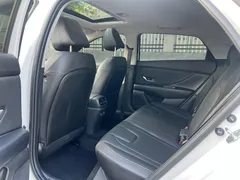 2022 Hyundai Elantra 1.5L CVT LUX Premium, белый — фото 8