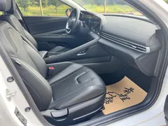 2022 Hyundai Elantra 1.5L CVT LUX Premium, белый — фото 14