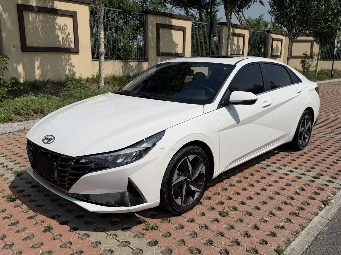 2022 Hyundai Elantra 1.5L CVT LUX Premium