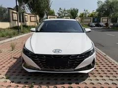 2022 Hyundai Elantra 1.5L CVT LUX Premium, белый — фото 2