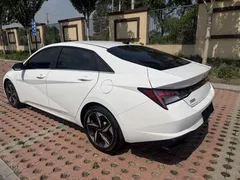 2022 Hyundai Elantra 1.5L CVT LUX Premium, белый — фото 6