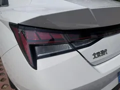 2022 Hyundai Elantra 1.5L CVT LUX Premium, белый — фото 8