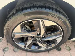 2022 Hyundai Elantra 1.5L CVT LUX Premium, белый — фото 10