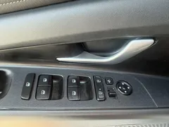 2022 Hyundai Elantra 1.5L CVT LUX Premium, белый — фото 11