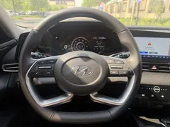 2022 Hyundai Elantra 1.5L CVT LUX Premium, белый — фото 13