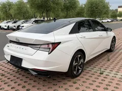 2022 Hyundai Elantra 1.5L CVT LUX Premium, белый — фото 4