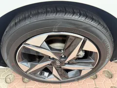 2022 Hyundai Elantra 1.5L CVT LUX Premium, белый — фото 10