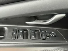 2022 Hyundai Elantra 1.5L CVT LUX Premium, белый — фото 12