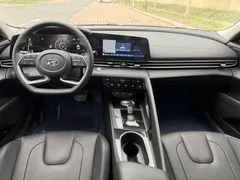 2022 Hyundai Elantra 1.5L CVT LUX Premium, белый — фото 14