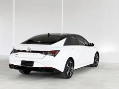 2022 Hyundai Elantra 1.5L CVT LUX Premium, белый — фото 6