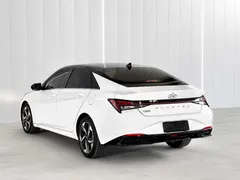 2022 Hyundai Elantra 1.5L CVT LUX Premium, белый — фото 8
