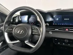 2022 Hyundai Elantra 1.5L CVT LUX Premium, белый — фото 9