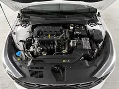 2022 Hyundai Elantra 1.5L CVT LUX Premium, белый — фото 10