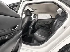 2022 Hyundai Elantra 1.5L CVT LUX Premium, белый — фото 16