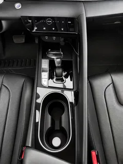 2022 Hyundai Elantra 1.5L CVT LUX Premium, белый — фото 20