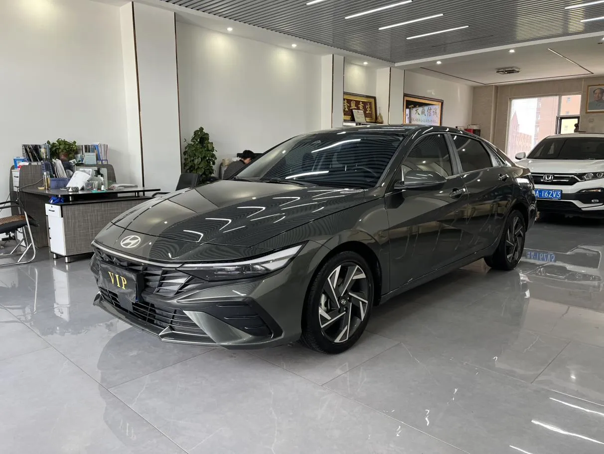 2023 Hyundai Elantra 1.5L CVT LUX Premium