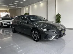 2023 Hyundai Elantra 1.5L CVT LUX Premium — фото 3