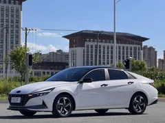 2022 Hyundai Elantra 1.5L CVT LUX Premium, белый — фото 1