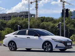 2022 Hyundai Elantra 1.5L CVT LUX Premium, белый — фото 3