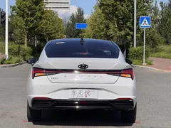 2022 Hyundai Elantra 1.5L CVT LUX Premium, белый — фото 5