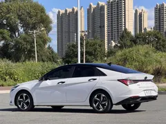 2022 Hyundai Elantra 1.5L CVT LUX Premium, белый — фото 6