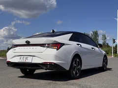 2022 Hyundai Elantra 1.5L CVT LUX Premium, белый — фото 8