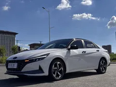 2022 Hyundai Elantra 1.5L CVT LUX Premium, белый — фото 9