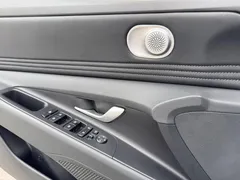 2022 Hyundai Elantra 1.5L CVT LUX Premium, белый — фото 16