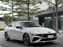 2023 Hyundai Elantra 1.5L CVT LUX Premium, белый — фото 3