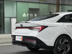 2023 Hyundai Elantra 1.5L CVT LUX Premium, белый — фото 5