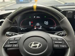 2023 Hyundai Elantra 1.5L CVT LUX Premium, белый — фото 18