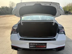 2022 Hyundai Elantra 1.5L CVT LUX Premium, белый — фото 10