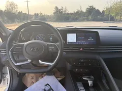 2022 Hyundai Elantra 1.5L CVT LUX Premium, белый — фото 20