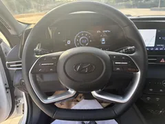 2022 Hyundai Elantra 1.5L CVT LUX Premium, белый — фото 21